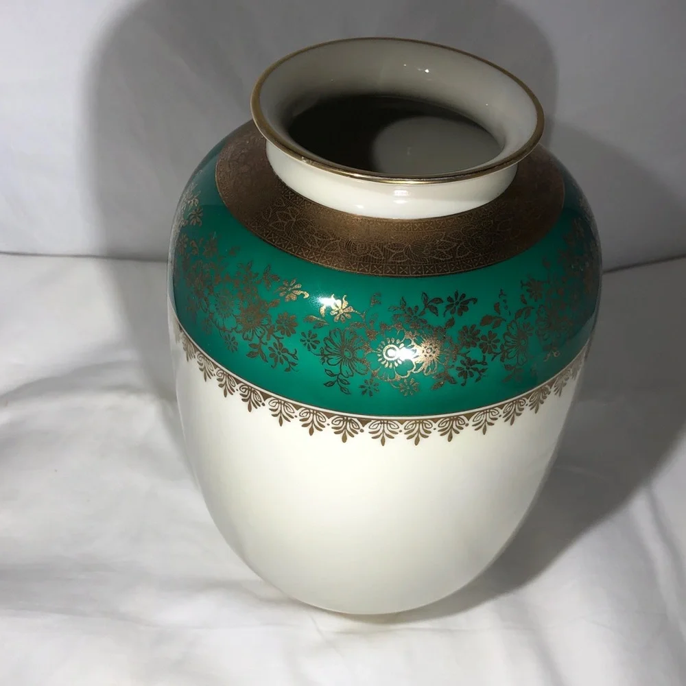 VINTAGE ESCHEBACH OF GERMANY 1945 WHITE, GREEN & GOLD PORCELAIN VASE